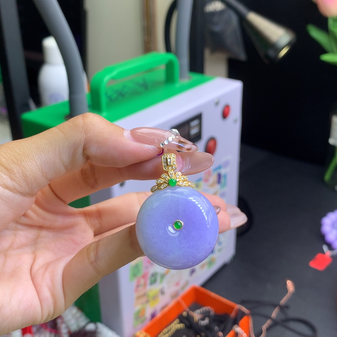 翡翠18K金镶嵌颈饰