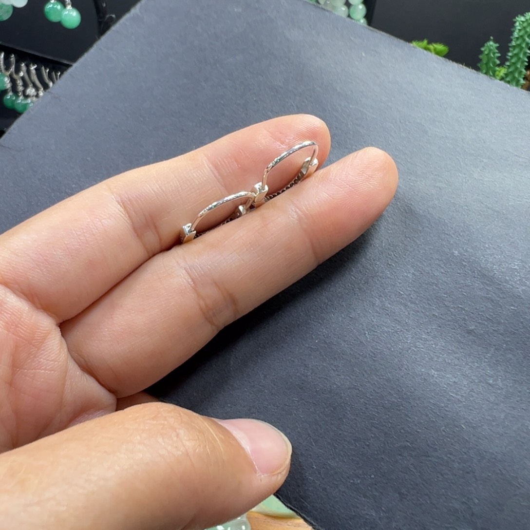 刘***姐石英质玉未镶嵌颈饰