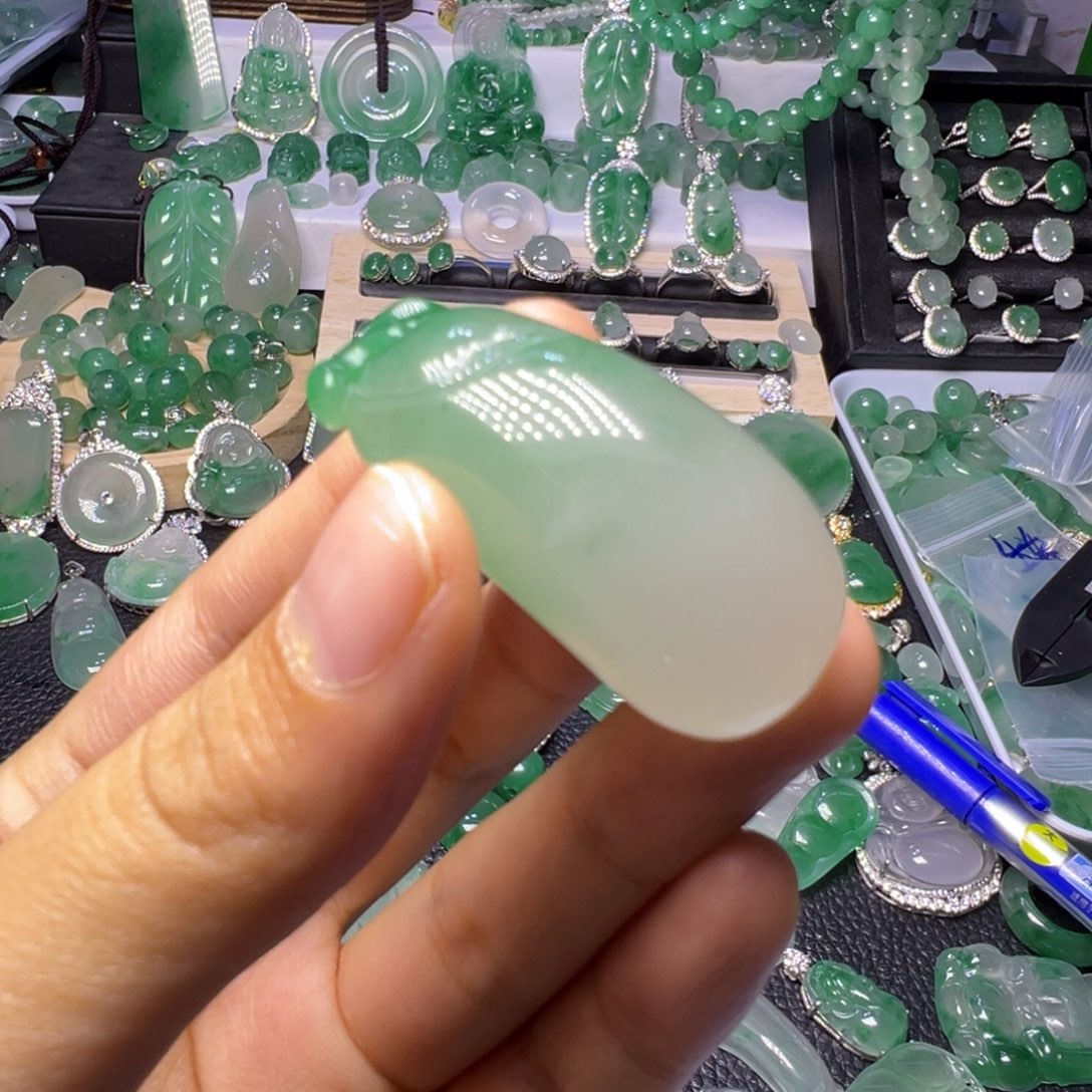 石英质玉（非洲翠）未镶嵌颈饰