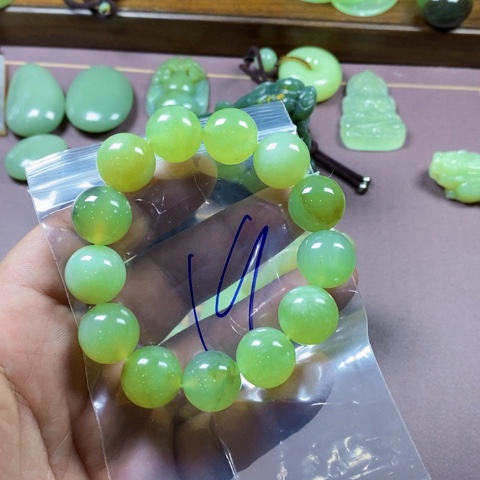 未镶嵌蛇纹石玉颈饰