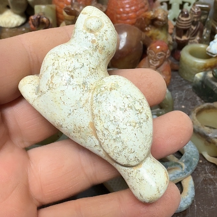 透闪石-蛇纹石玉颈饰未镶嵌