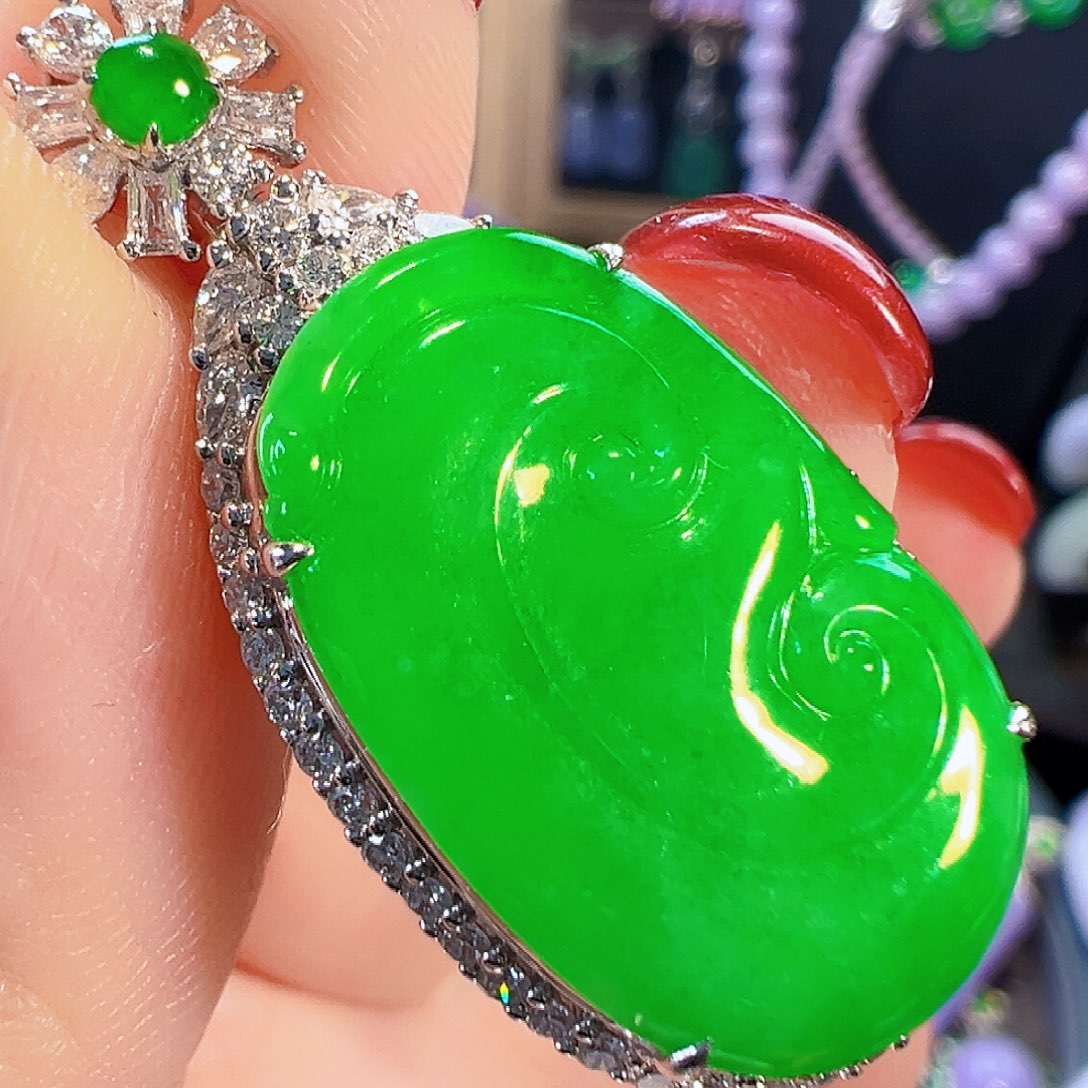 翡翠18K金镶嵌颈饰