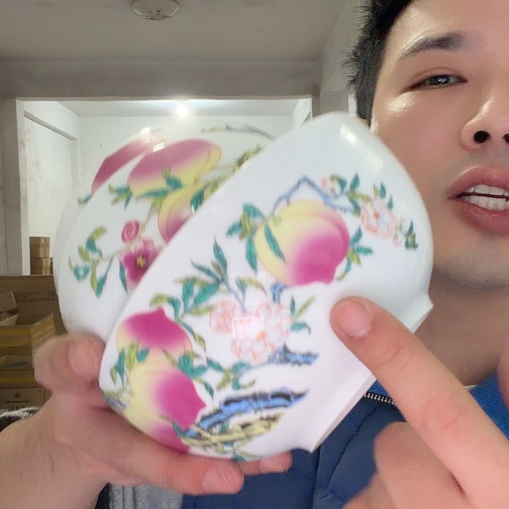 姜***红一套装的瓷器的东西