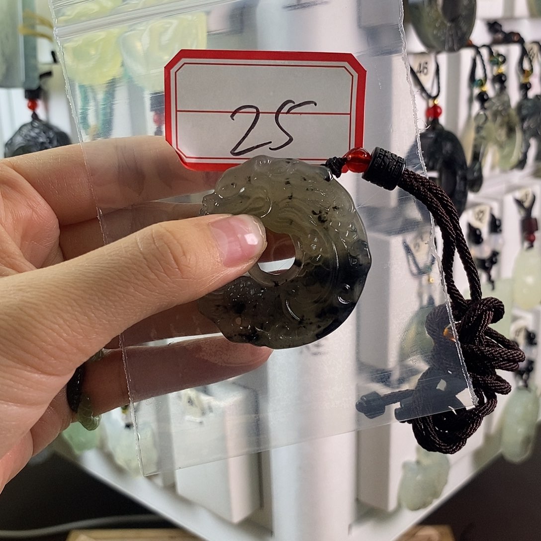 蛇纹石玉颈饰未镶嵌土***芽25