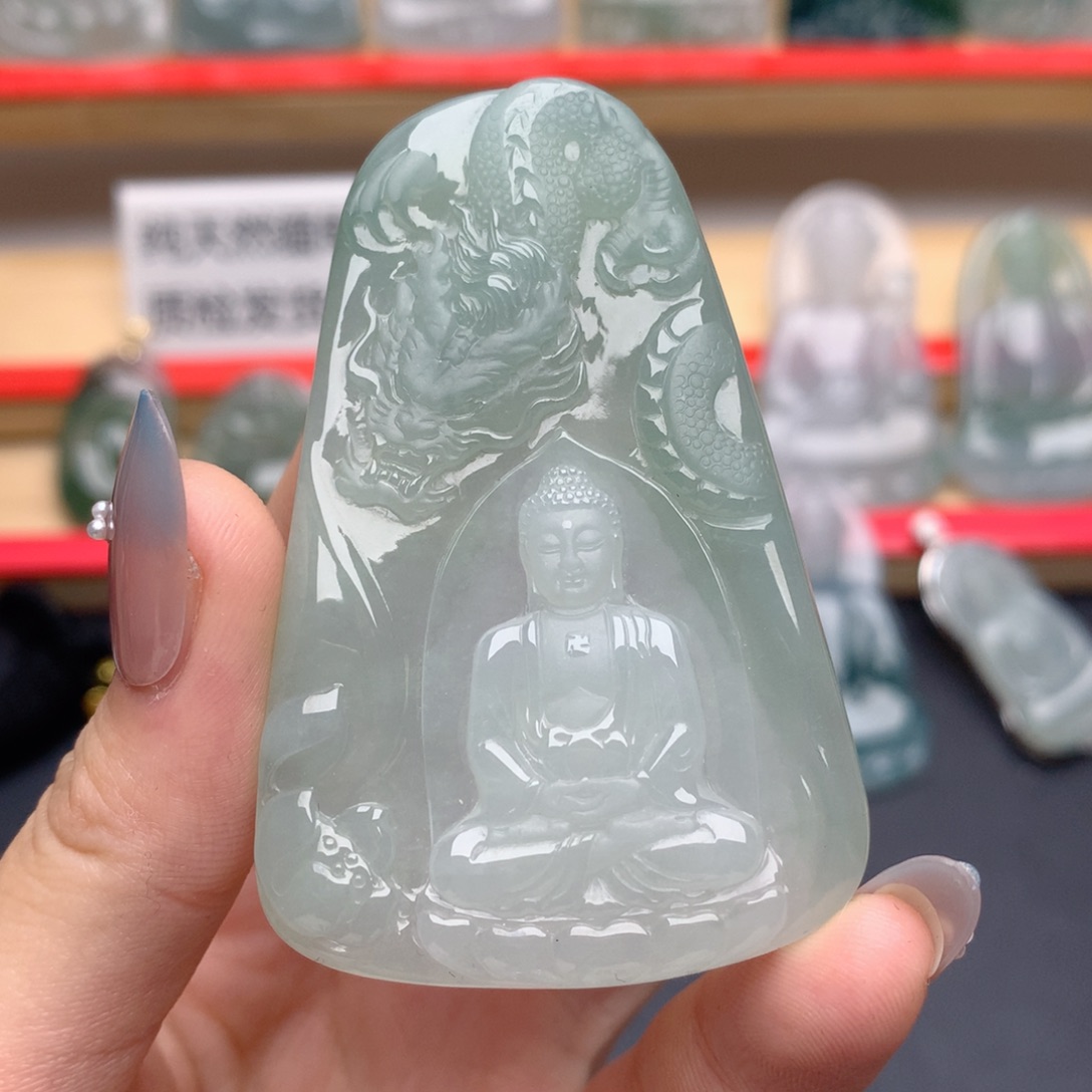 翡翠未镶嵌颈饰大日