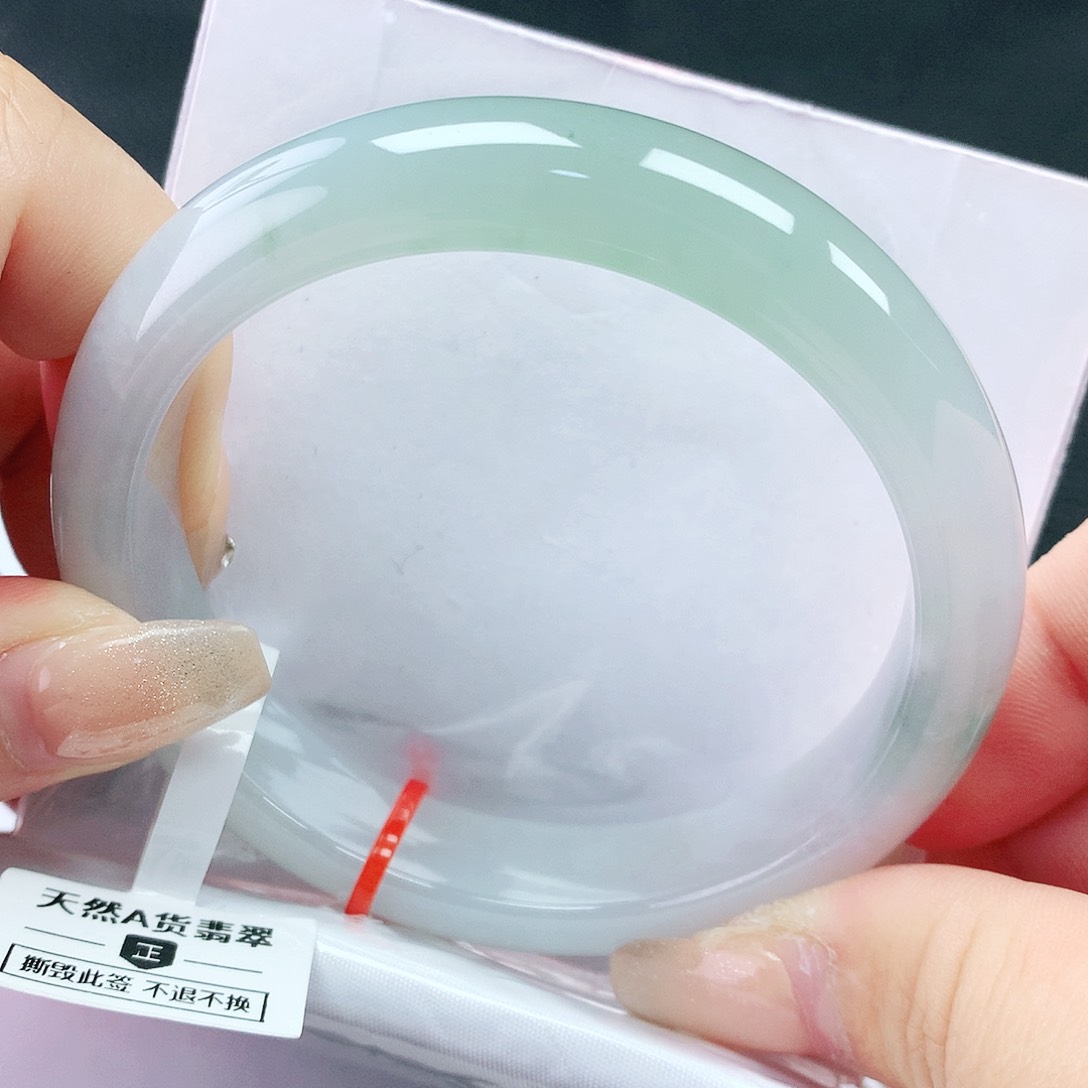 翡翠手镯未镶嵌59圈