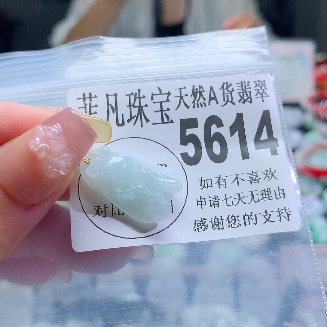 翡翠挂件未镶嵌，