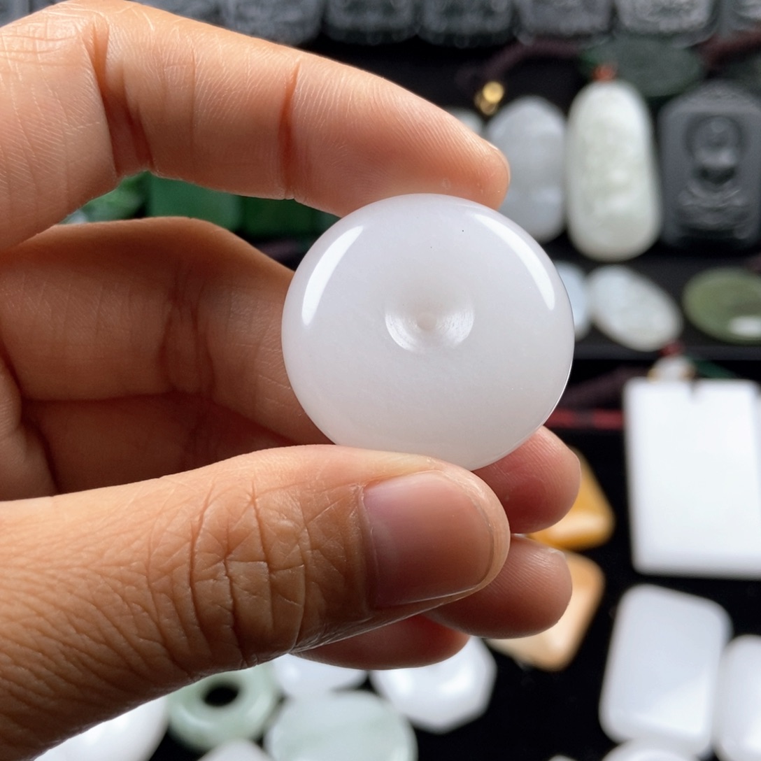 石英质玉未镶嵌颈饰