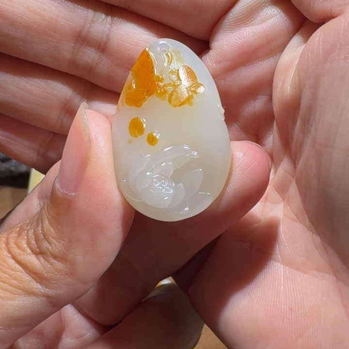 孙***仁和田玉未镶嵌颈饰