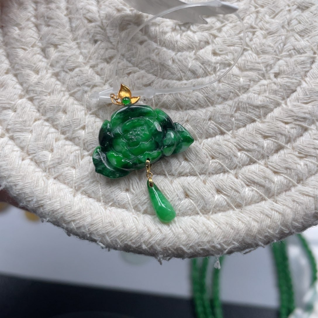 翡翠18K金镶嵌颈饰天然A货缅甸翡翠