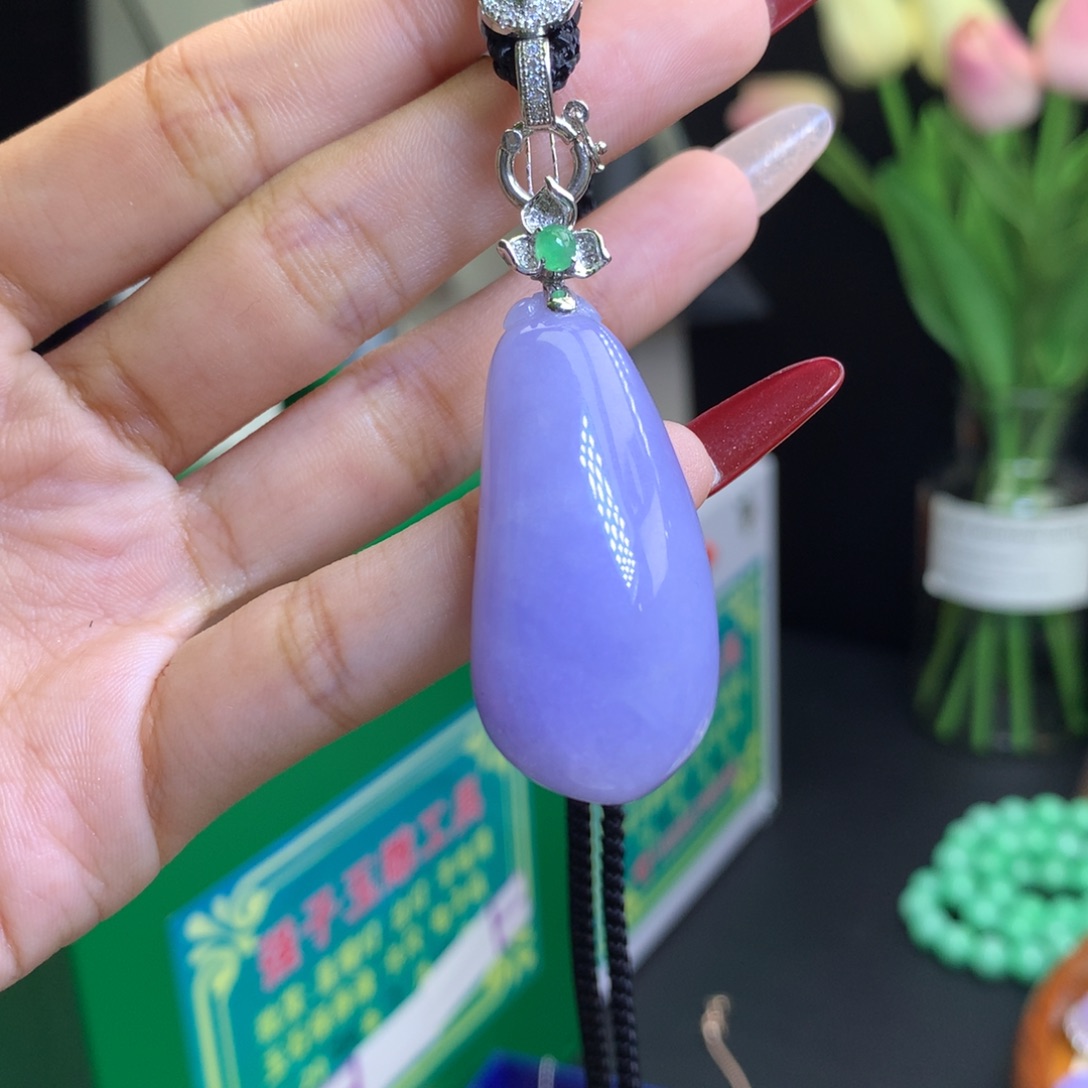 翡翠颈饰18K金镶嵌奶*泡天然