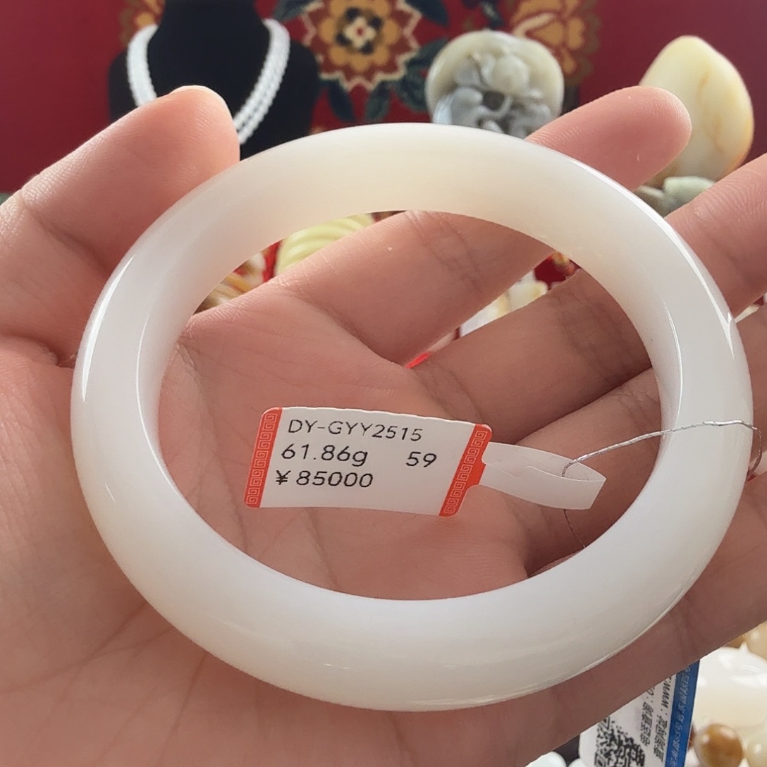 和田玉未镶嵌手镯