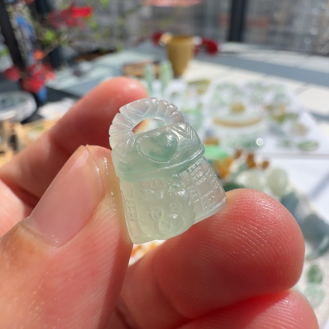 定制翡翠未镶嵌顺***?定制翡翠毛货不退不换