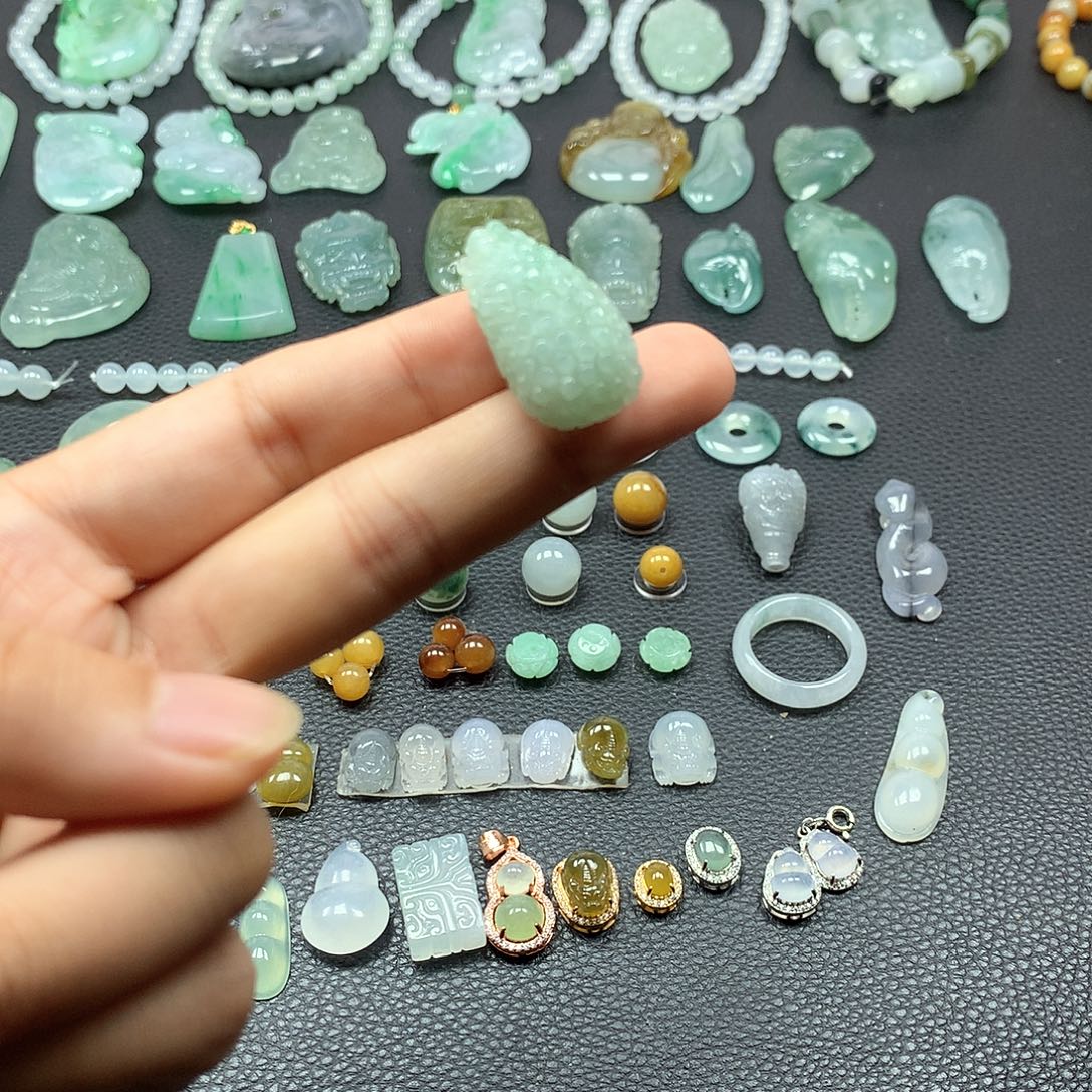 翡翠未镶嵌颈饰葡萄