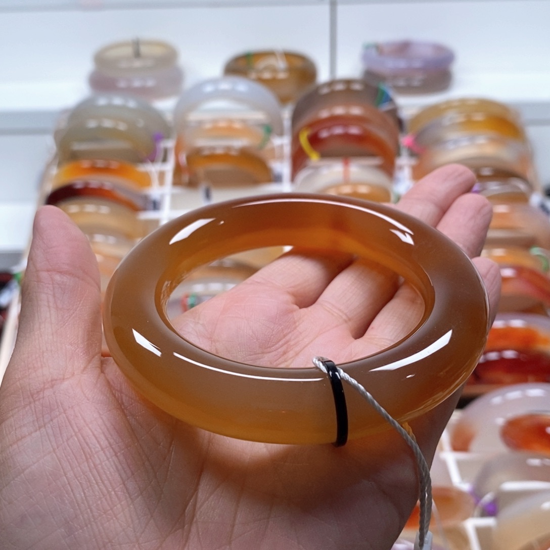 白****玛瑙/玉髓手镯未镶嵌