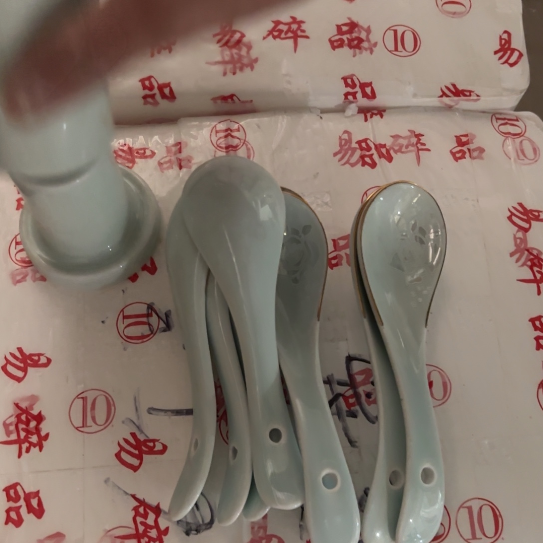 影青小勺带金边8只微瑕