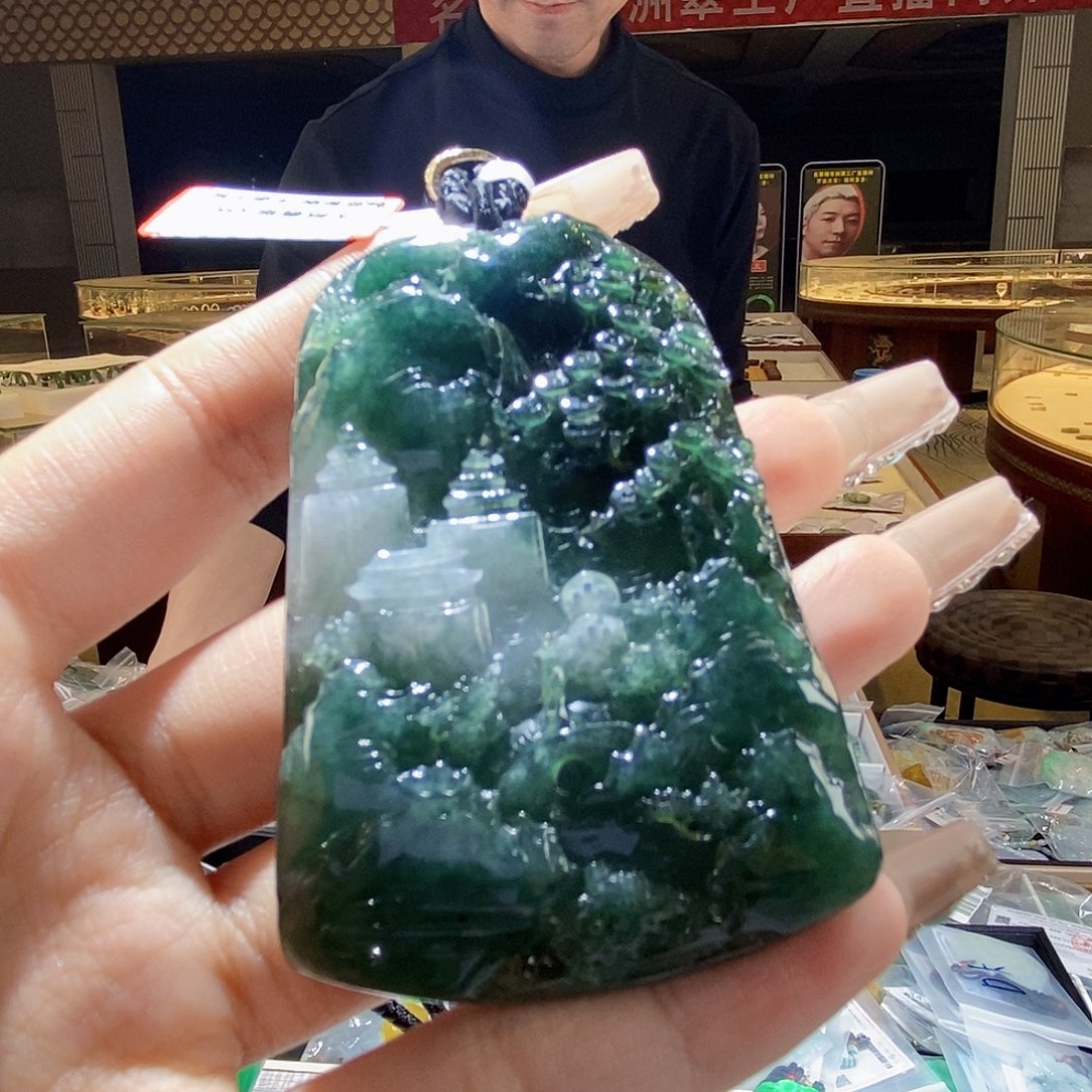 翡翠颈饰未镶嵌翡翠