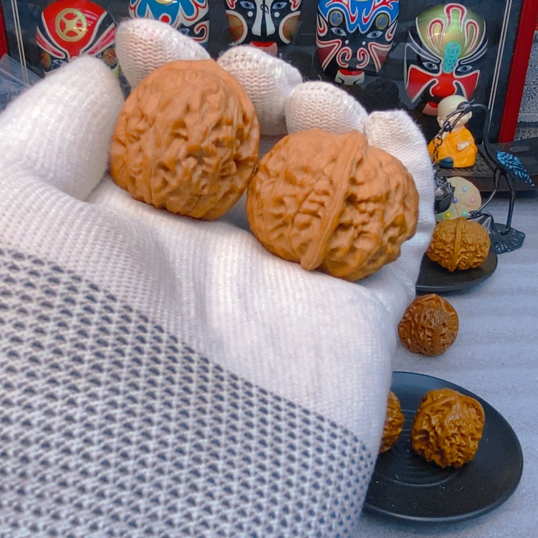 文玩核桃吊坠毕业级 黄松峪元宝