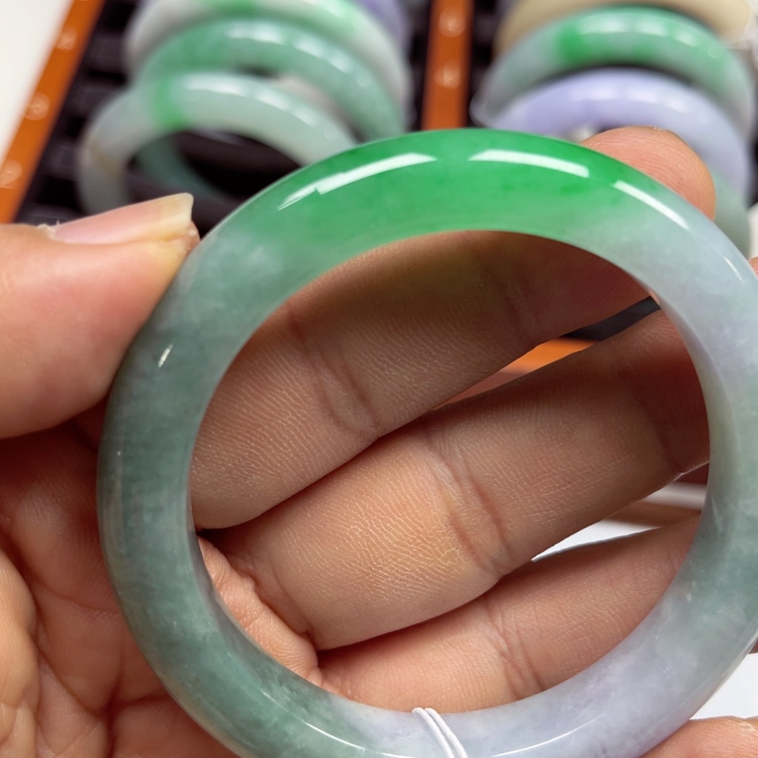 翡翠手镯未镶嵌缅甸翡翠玉手镯无w