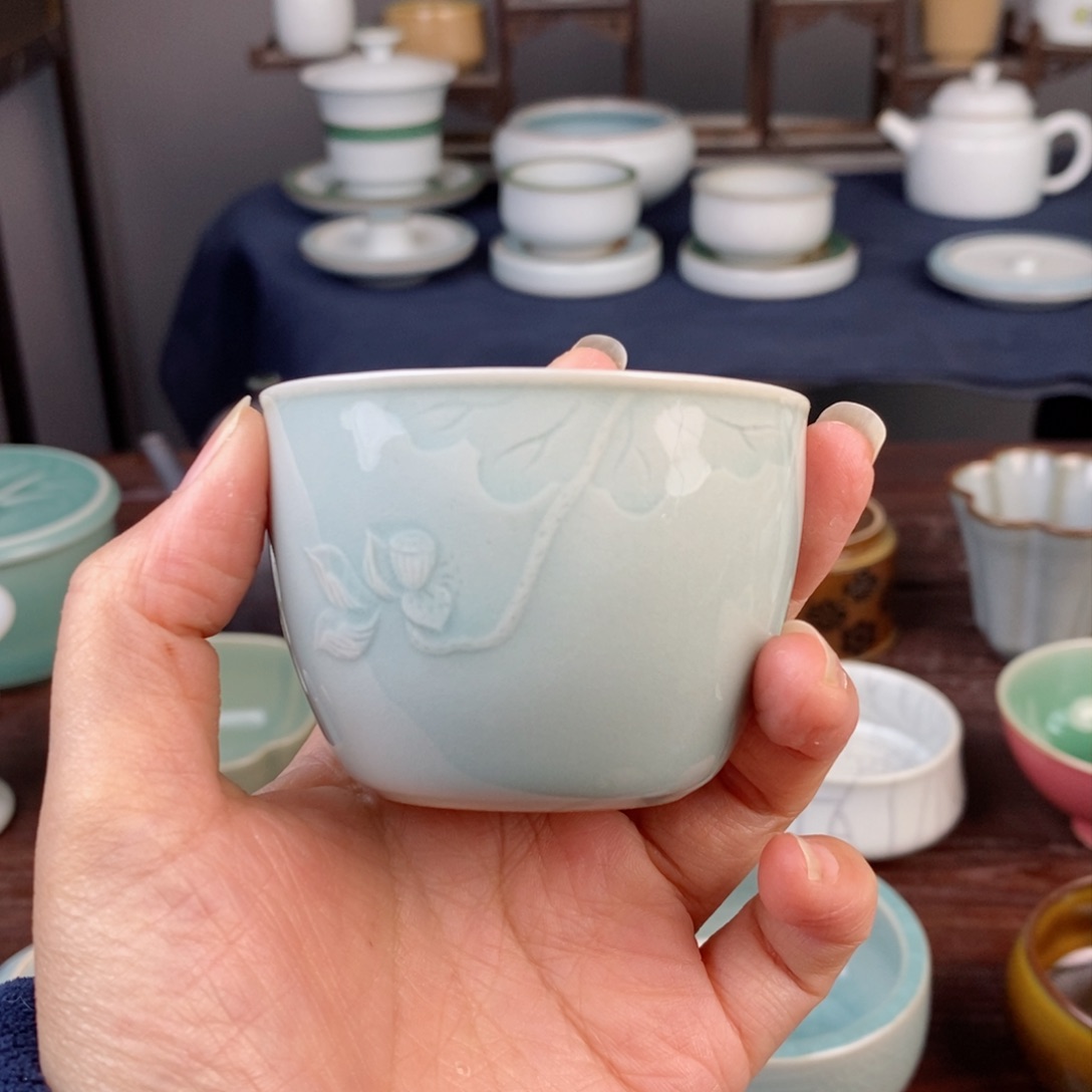 朱砂胎粉青釉 刻花杯 不开片 