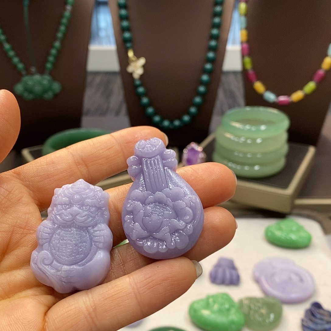 石英质玉未镶嵌颈饰