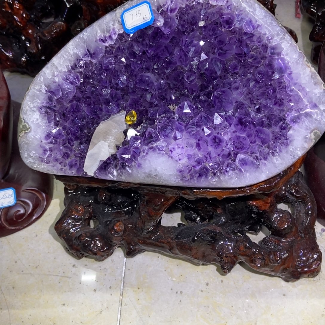 紫晶未镶嵌大型摆件（非配饰）琪