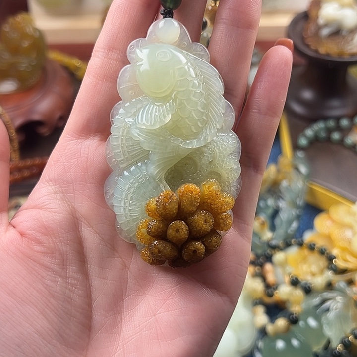 九***狐蛇纹石玉合金颈饰