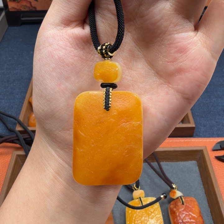 蜜蜡未镶嵌吊坠(赠链)