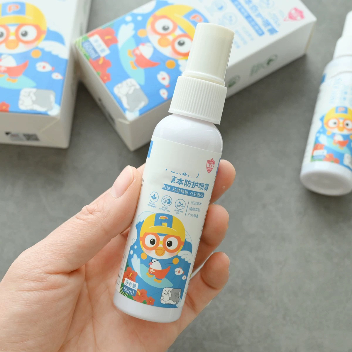 左喷喷右喷喷，又香又赶虫，悠悠茶香小喷雾