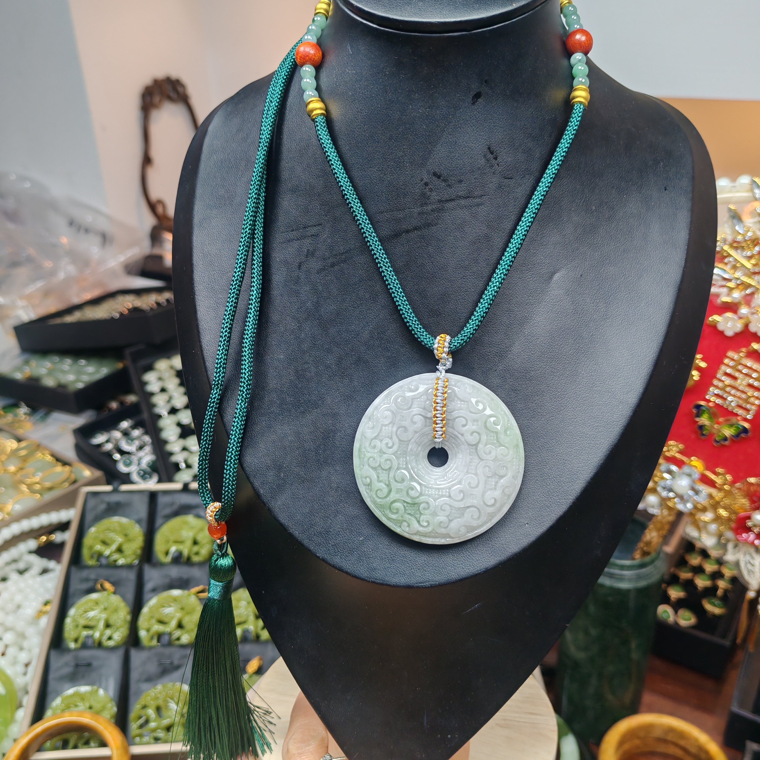 2-翡翠上品精美飘花大平安扣挂件（半珠链）