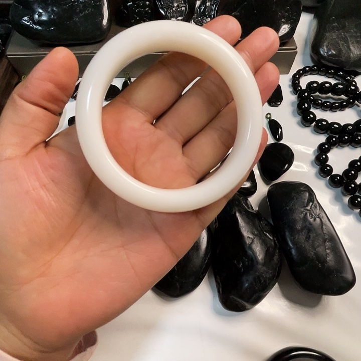 易*一金丝玉60手镯