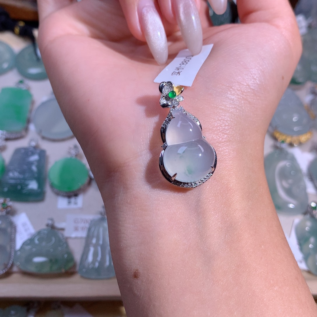 翡翠吊坠(不含链)18K金镶嵌