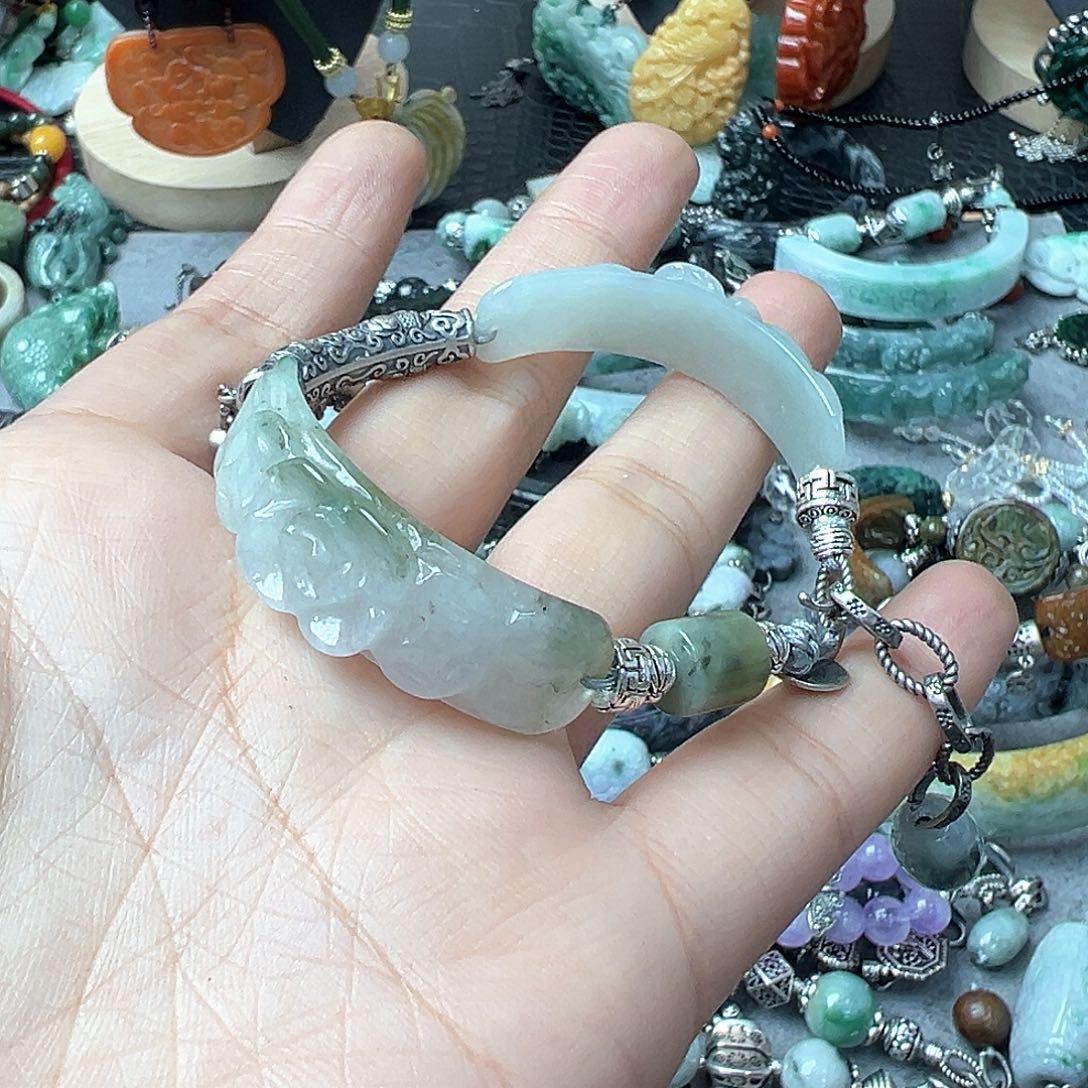 翡翠手链未镶嵌好****～