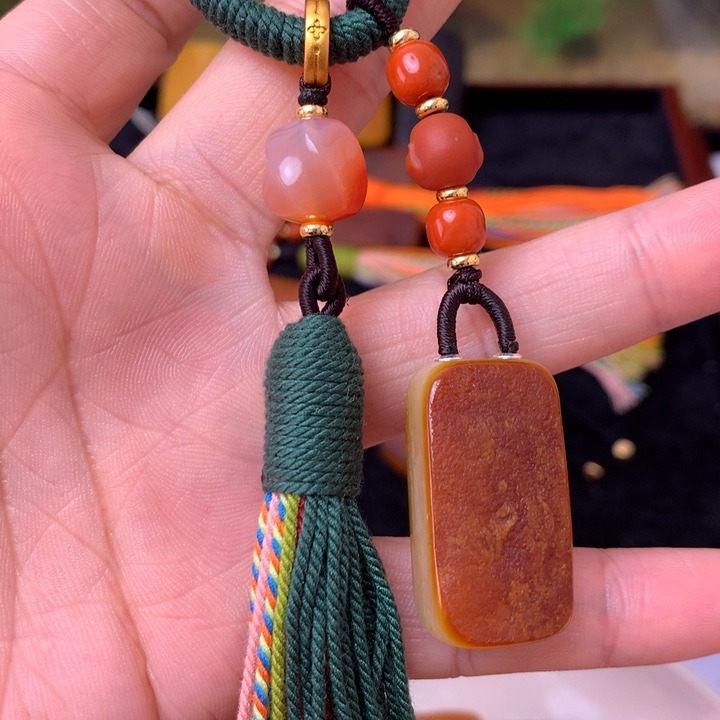 莫***贝天然原皮切牌挂坠