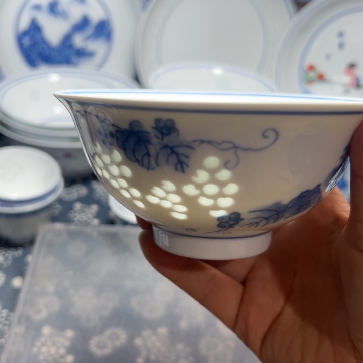 陶瓷青花玲珑5寸葡萄饭碗