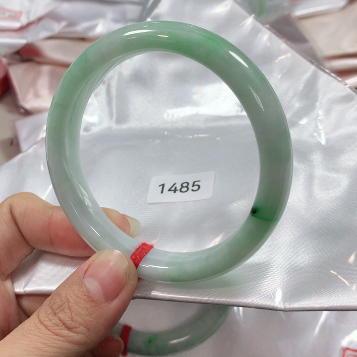 翡翠手镯未镶嵌云****厂天然翡翠手镯02