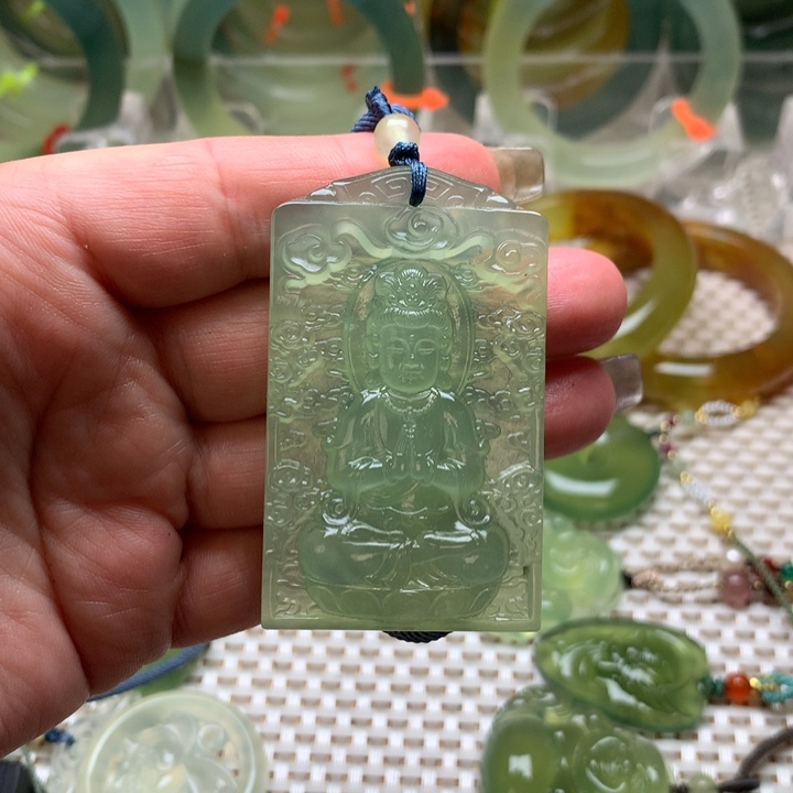 蛇纹石玉挂坠未镶嵌