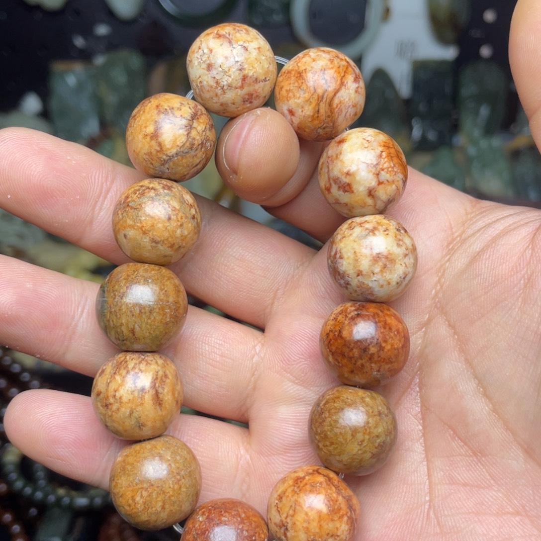 岫岩河磨玉（透闪石质玉）未镶嵌颈饰卡18微瑕