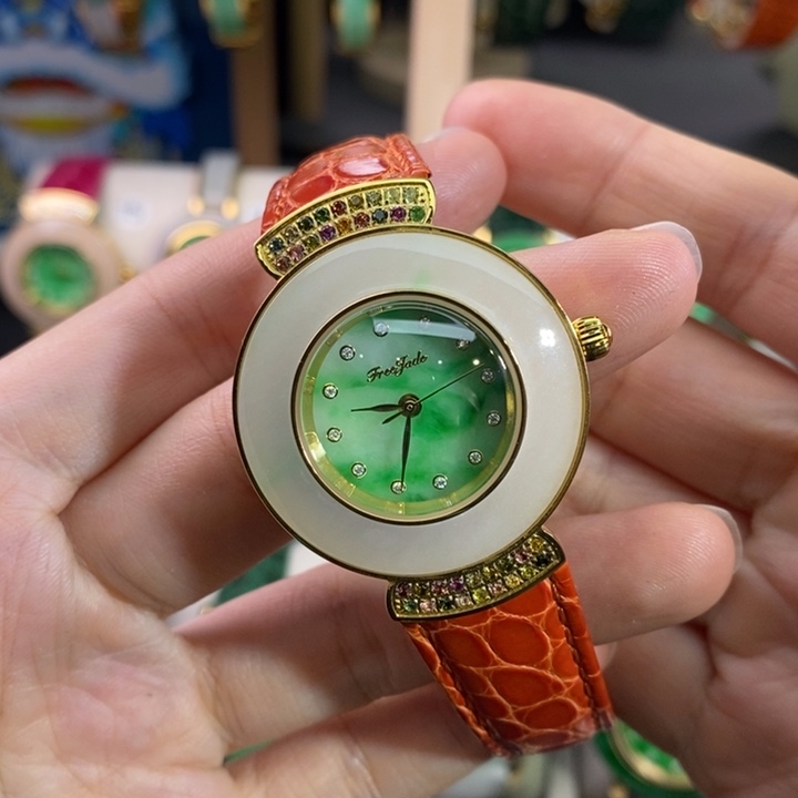 太阳能机芯锻造碳钢达翡翠手表