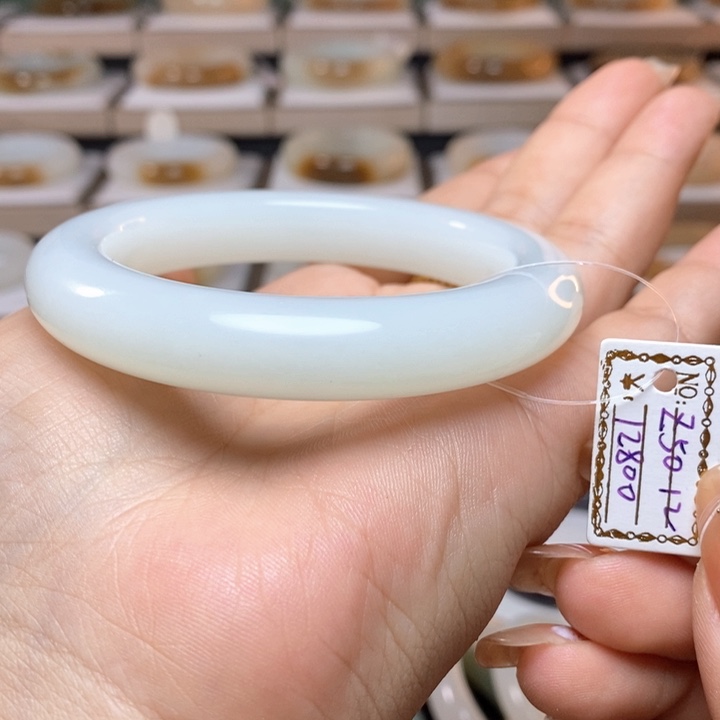 和田玉手镯57圈口未镶嵌