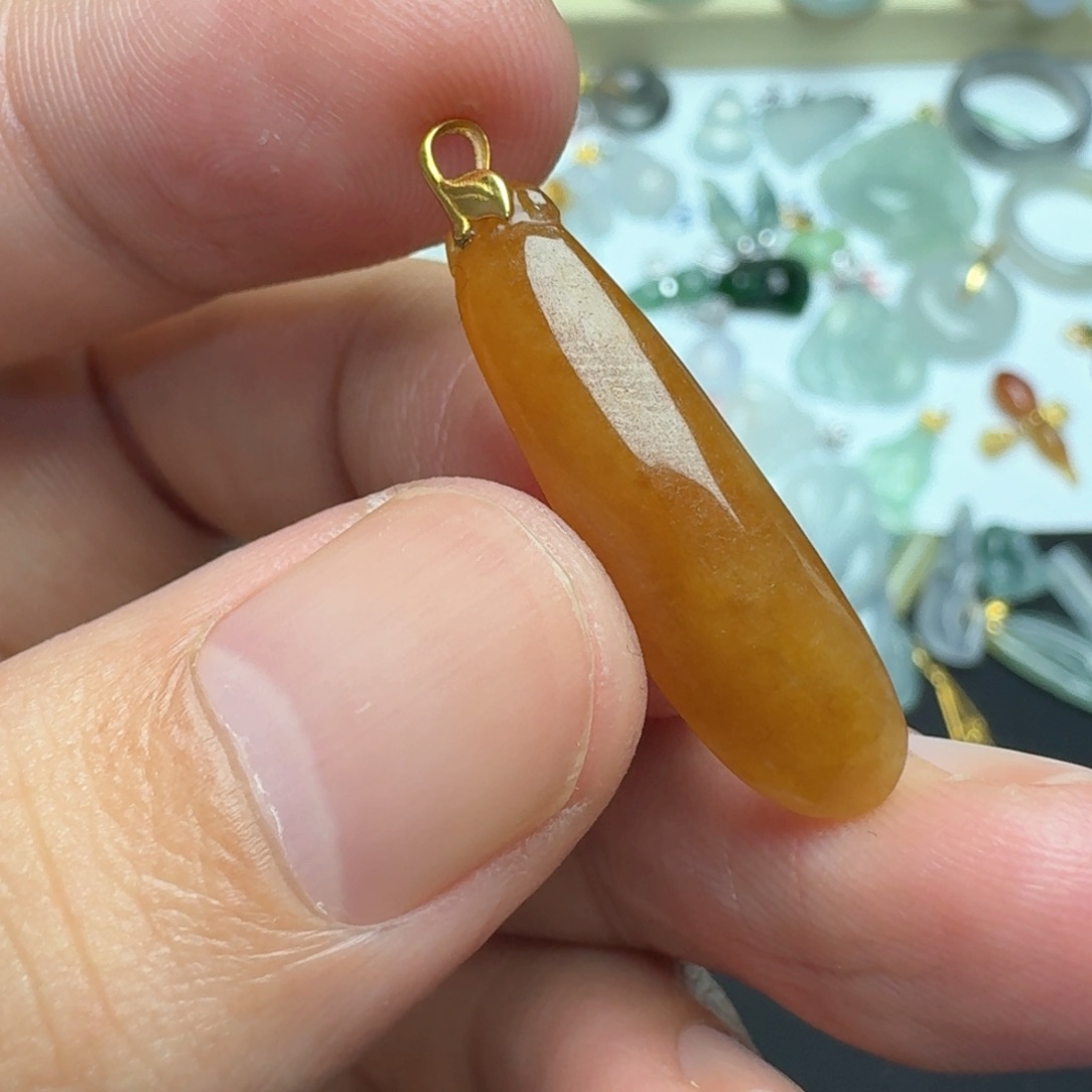 翡翠18K金镶嵌颈饰福瓜