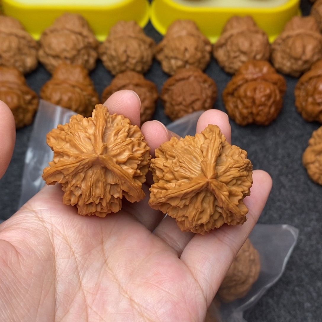 文玩核桃把件三棱38