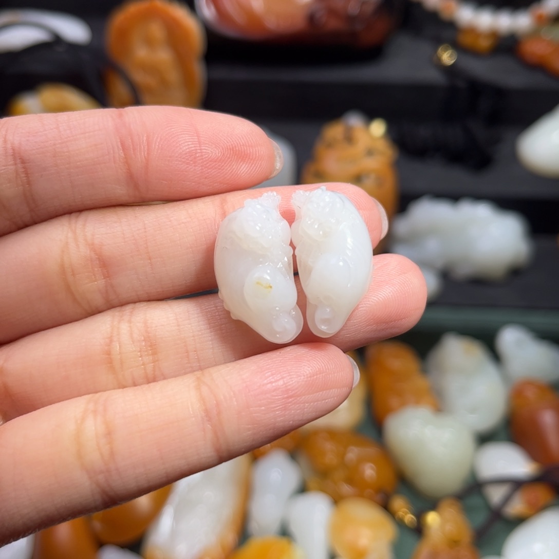 和田玉颈饰未镶嵌风***上