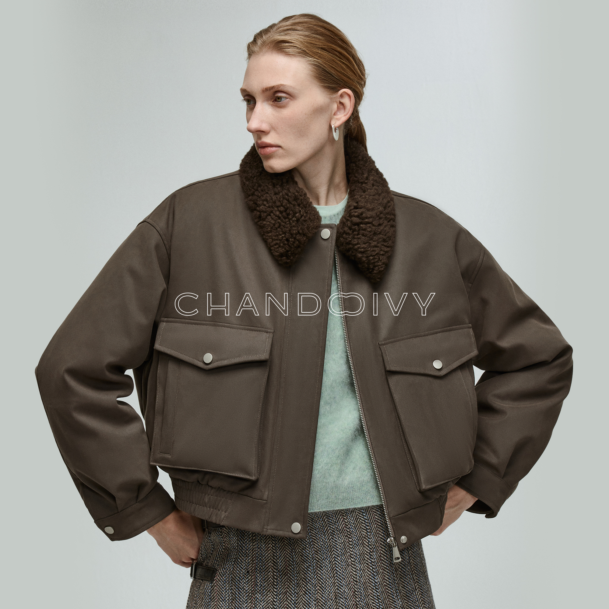 CHANDOOIVY新缪风超磨麂皮绒 白鹅绒冰岛毛领短夹克羽绒服外套