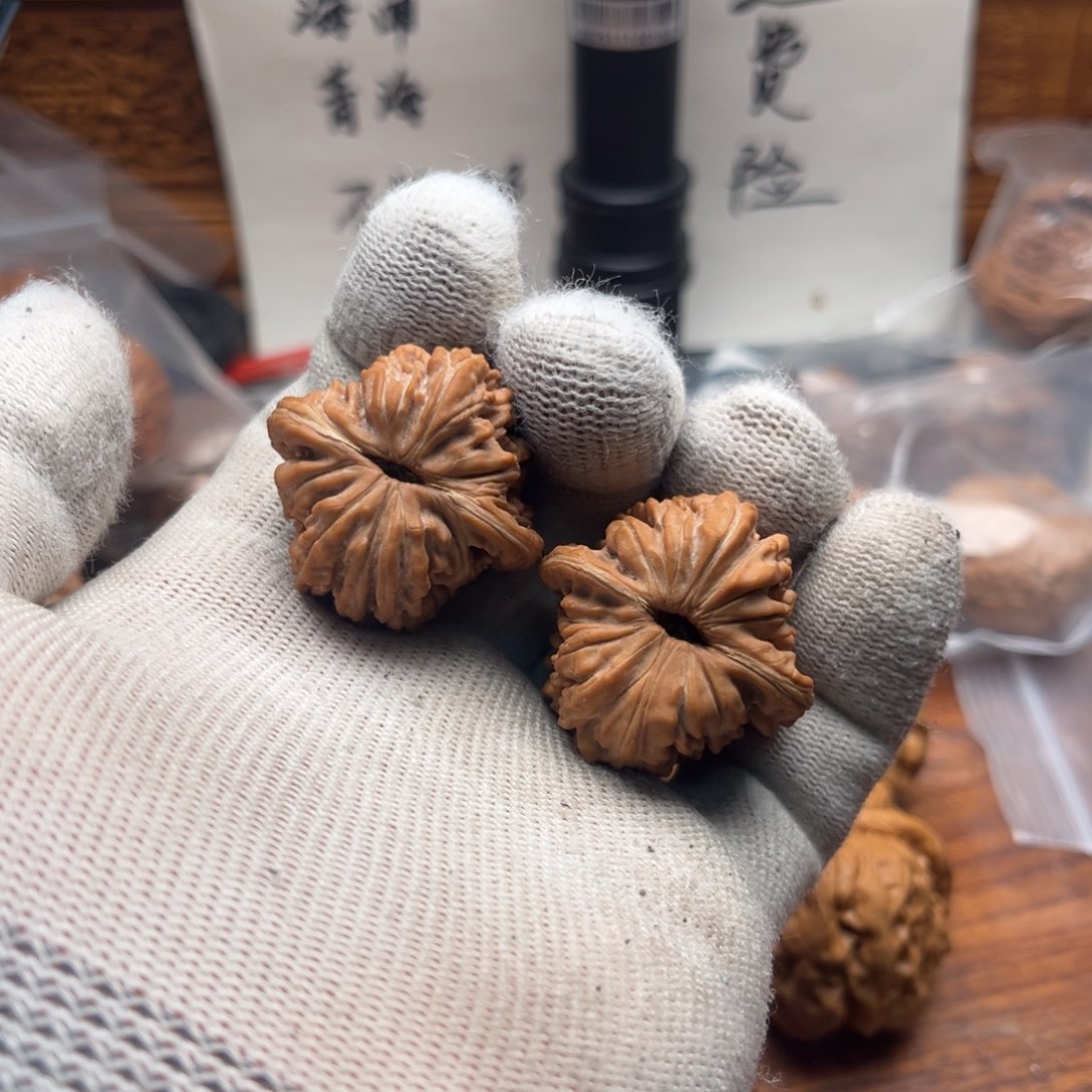 文玩核桃把件四座楼手捻