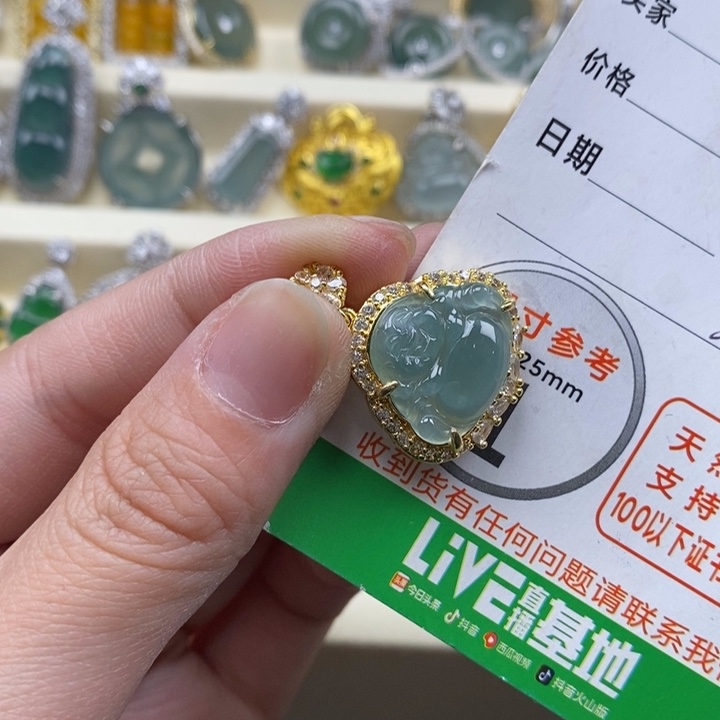 翡翠未镶嵌颈饰翡翠
