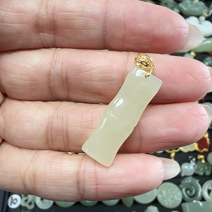 和田玉吊坠(不含链)18K金镶嵌
