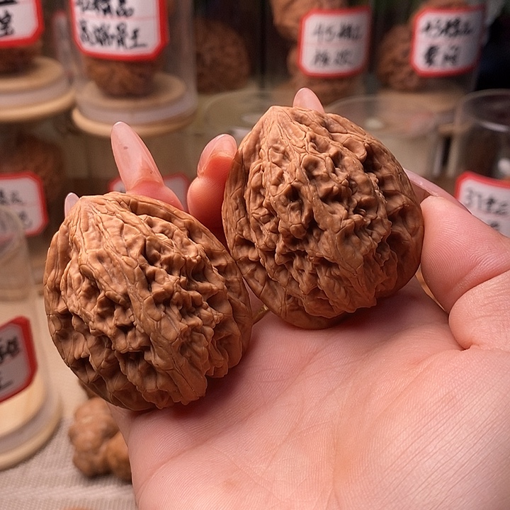 文玩核桃把件44原桩虎头王……