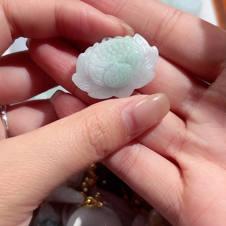 翡翠颈饰未镶嵌8938。