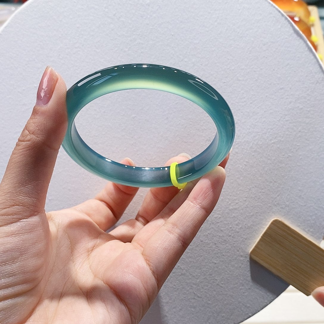 玛瑙/玉髓手镯未镶嵌61.2